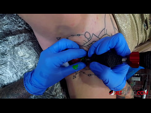 ❤️ Ekstremno tetovirana faca Sully Savage tetovirala se na klitorisu Porno video na hr.canalblog.xyz ❤